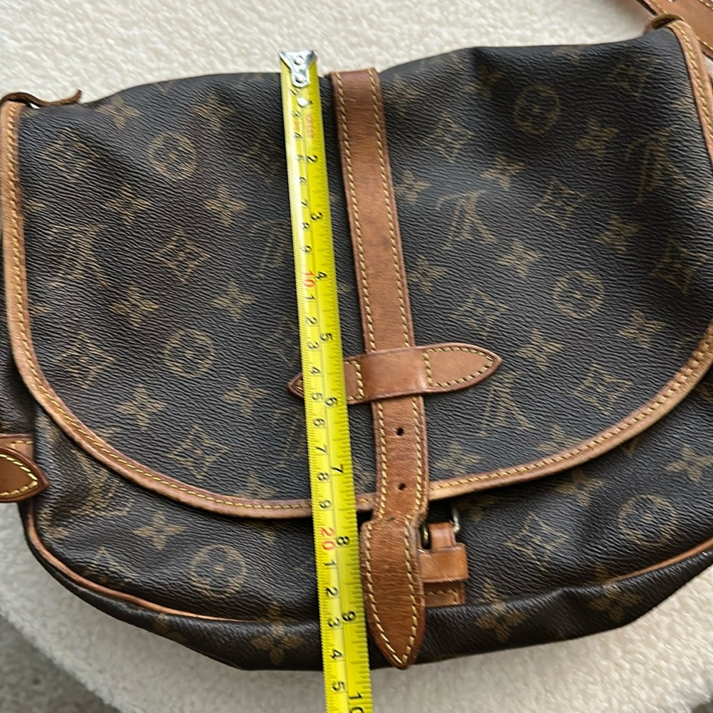 Louis Vuitton Saurmur Crossbody - Picture 2 of 16